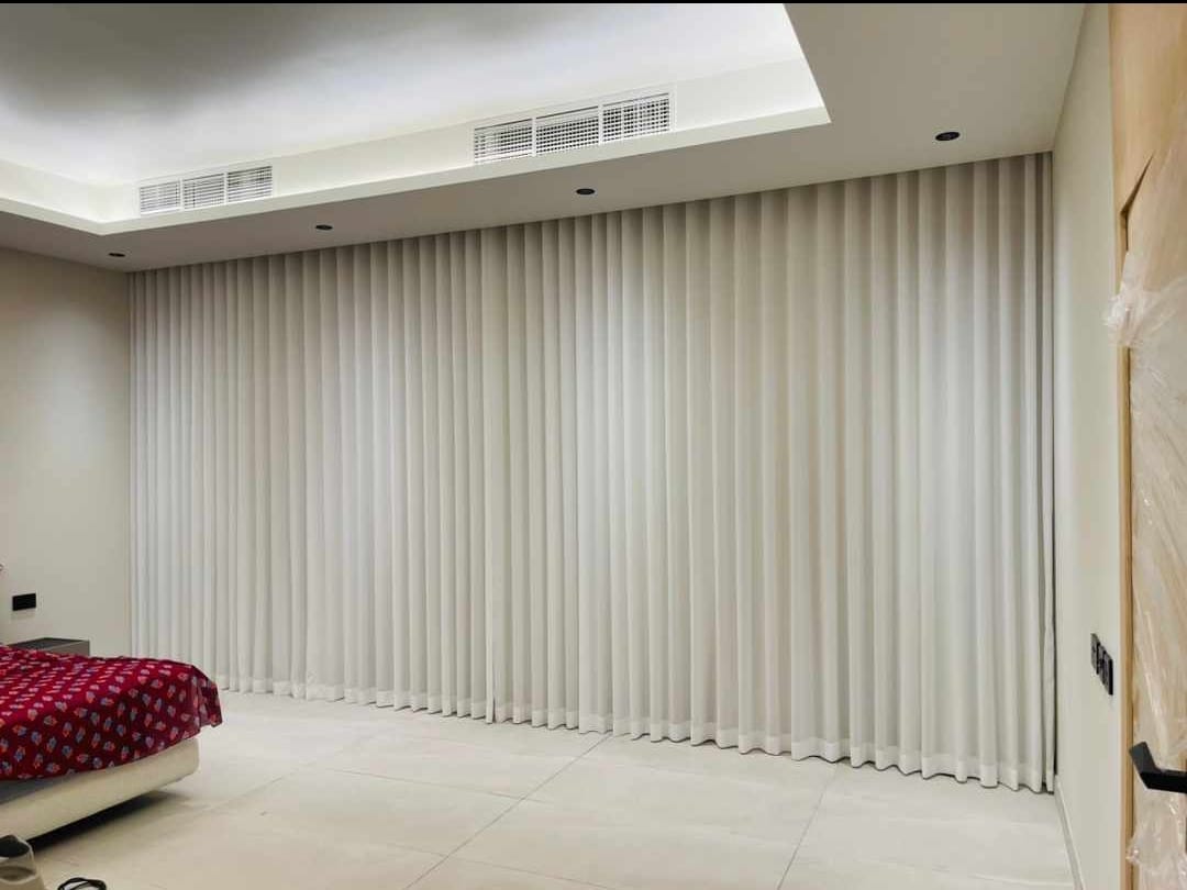 Living suite carpet and drapery pairing